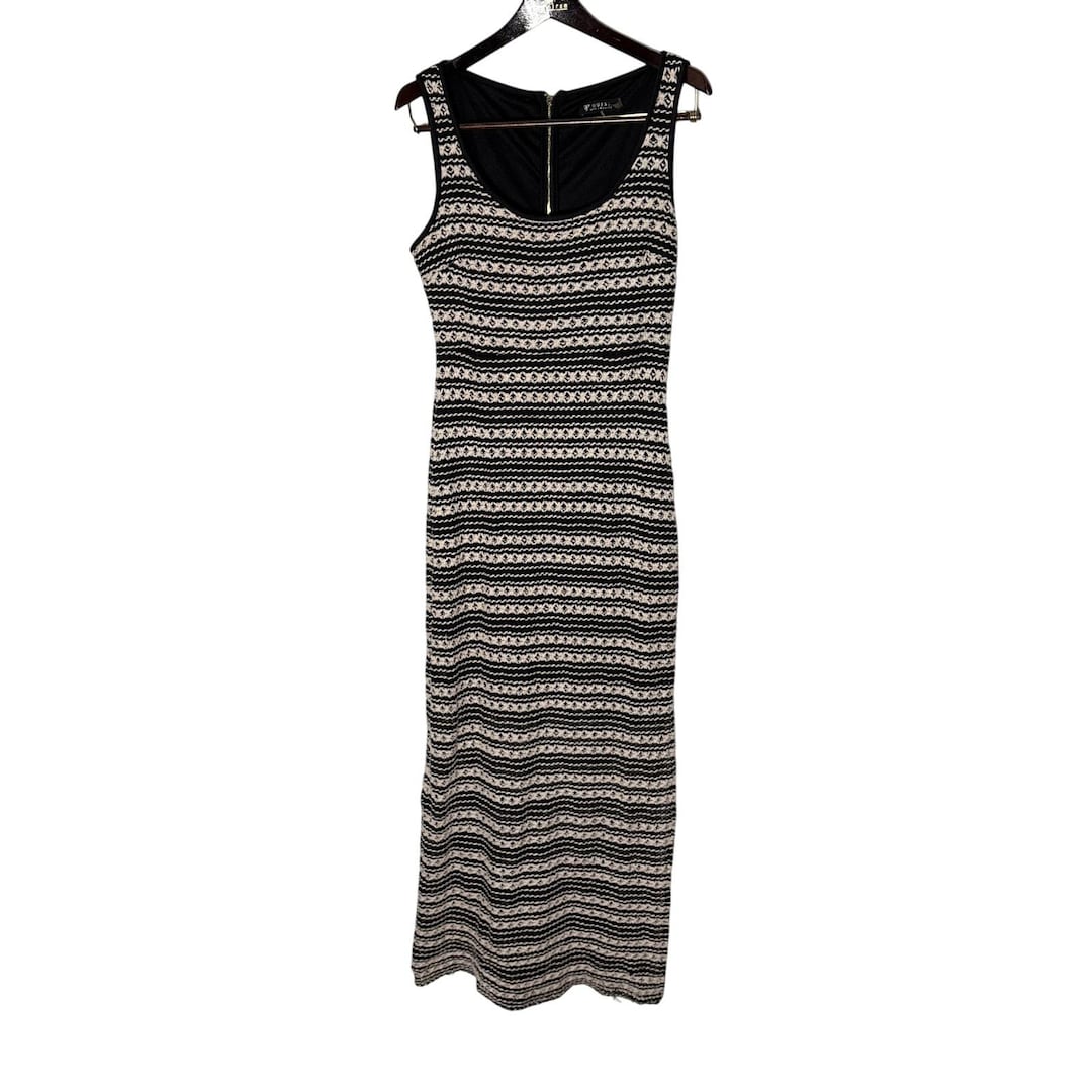 guess black and white dress Amazon.com: GUESS Womens Sleeveless Mirage Nautical Sweater Dress, Dove White/Jet Black, Medium : Clothing, Shoes & Jewelry