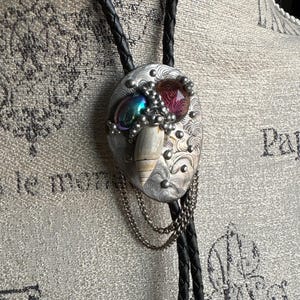 Unisex Steampunk Bolo Tie Shell & Crystal Mask Pendant Festival Western Jewelry