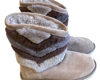 UGG Sunburst Multi-Tone Layered Sheepskin Stripe Cuff Boot Taupe Grey Size 9 NEW