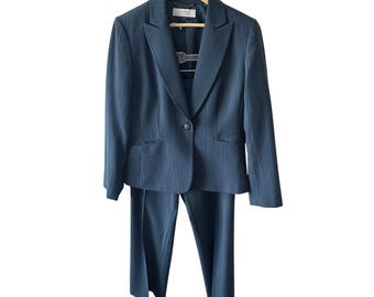 Traje de dos piezas Tahari Arthur S. Levine azul marino a rayas finas: blazer y pantalón, talla 10. Ropa de trabajo.