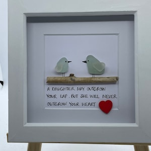 Moldura de arte em vidro marinho Citação Filha pode crescer mais que seu colo Nunca seu coração Pássaros de vidro marinho emoldurados. Presente Aniversário Citações de amor Presentes para pais