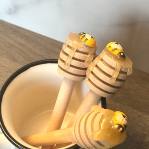 Fake Honey Dipper: Bumblebee Summer Tiered Tray Decor