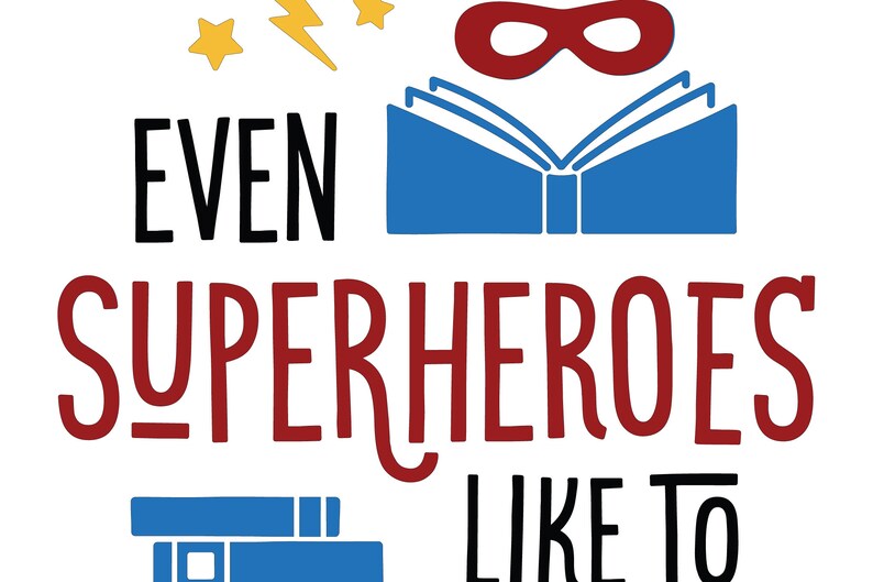 Puede incluir: Una ilustraci&oacute;n de un libro abierto en rojo y azul con el texto "Incluso los superh&eacute;roes les gusta" y una m&aacute;scara de superh&eacute;roe roja sobre el libro. El texto "superh&eacute;roes" est&aacute; en rojo y el resto del texto est&aacute; en negro.