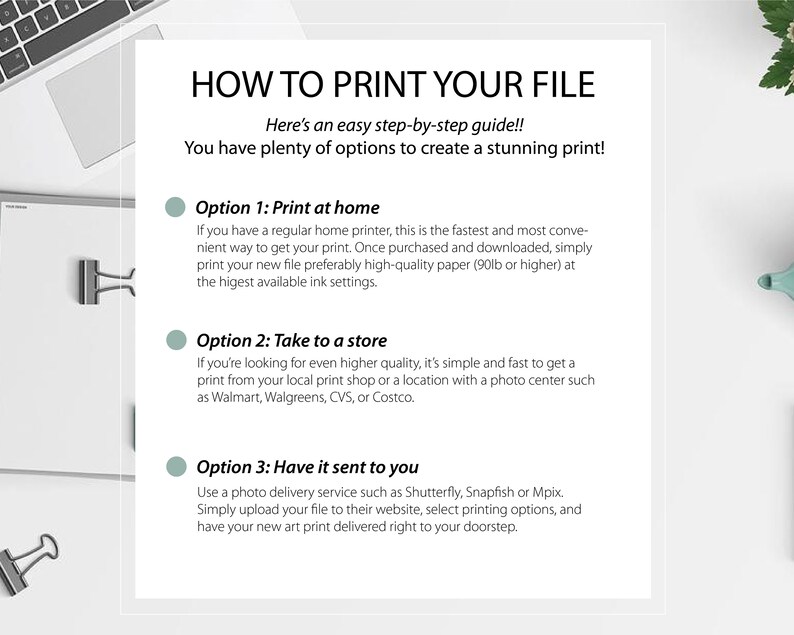 Op de afbeelding: Een wit vel papier met een blauw en groen grafisch ontwerp. De tekst "HOW TO PRINT YOUR FILE" staat bovenaan de pagina. De tekst "Here's an easy step-by-step guide!!" staat onder de titel. De tekst "You have plenty of options to create a stunning print!" staat onder de tweede regel tekst. De pagina geeft drie opties voor het afdrukken van een bestand: "Print at home", "Take to a store" en "Have it sent to you".