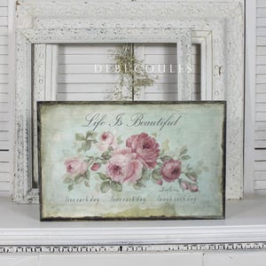 Cartello in legno con rose shabby chic: arte floreale romantica