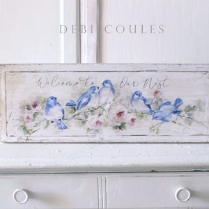 Letrero de madera con rosas y pájaros azules/"Bienvenido a nuestro nido"/Impreso en madera/Shabby Chic/Cabaña/Granja moderna/Debi Coules/Navidad/Festividades