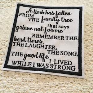 Peut inclure: Patch brodé noir et blanc avec le texte "A limb has fallen from the family tree that says grieve not for me. Remember the best times, the laughter, the song, the good life I lived while I was strong."
