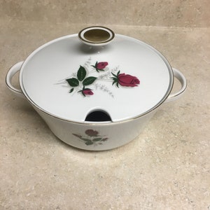 蓋付きスープ/シチュー用チュリーン ~ 赤いバラの模様、ヴィンテージ Z & Co Tirschenreuth Bavaria、食器、サービングボウル