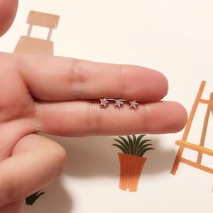 キュービックスターピアス /トラガスピアス /華奢な星型ピアス /シンプルスターピアス