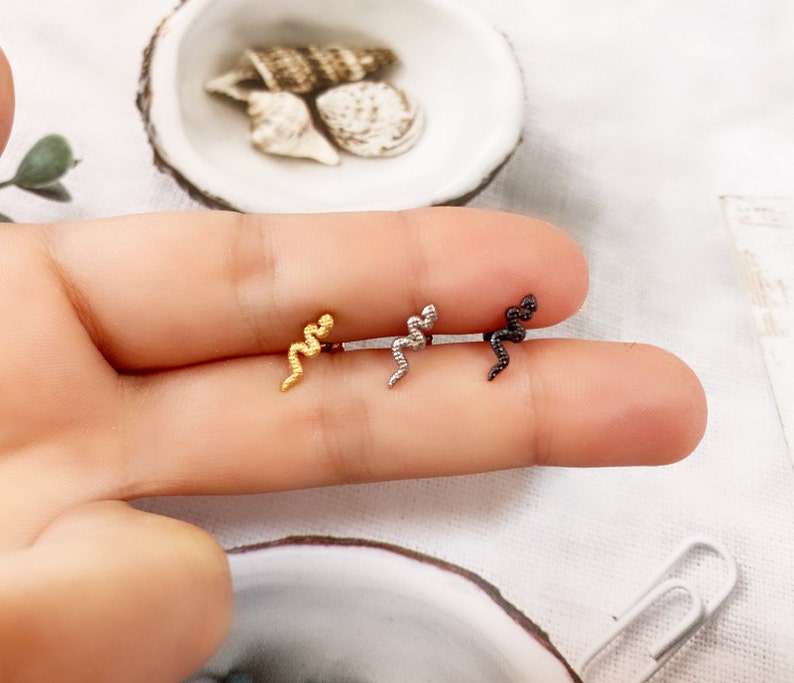 Antique Gold IP Snake Ear Cartilage/Helix Cuff 316L Surgical Steel Barbell Antique Gold IP Snake Ear Cartilage/Helix Cuff 316L Surgical Steel Barbell