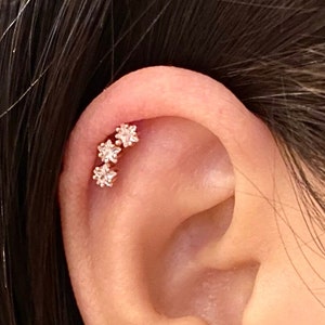 small triple star earring, Cartilage earrings, pierce, Tragus, helix, conch piercing, star stud earring, cute jewelry, minimalist, 16G, 20G