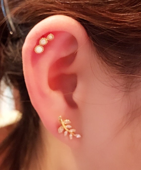 Piercing tragus papillon or jaune 18K zircons blancs – piercings