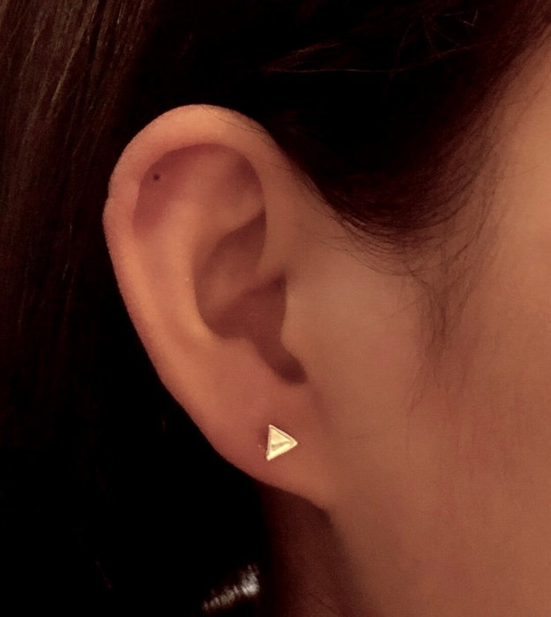 送料税込【AMY O】Triangle Deco Flat Back Studs/Pair☆国内発 Triangle Deco Flat Back Stud Gold Titanium Earring for