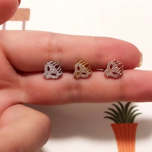 Handsome skull piercing /Cartilage earring/CZ stud ear piercing/Tragus Piercing/CZ piercing/Helix /halloween earring/halloween piercing