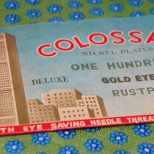 Vintage Colossal needlebook - Collectible sewing notions - 1950&#39;s homemaker
