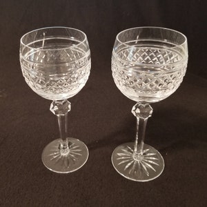 Gorgeous Detailed Clear Cut Crystal Wine Glass Set of 2: Beautiful Details