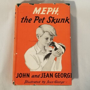SIGNIERT / AUTOGRAMM mit einer Zeichnung vom Stinktier - Rare Vintage Meph, the Pet Skunk von John und Jean George - Hard Cover - 1st Edition