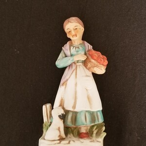 Vintage UOGC Gedetailleerde vrouw met hond beeldje: 7 &quot; Hoog x 3-1/2&quot; x 2-3/4&quot; Basis
