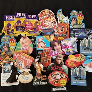 Large Lot of Assorted Movie / Pinbacks, Pins, Buttons Set / Lot of 31 - Set 2
