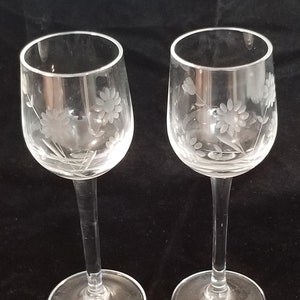 Flower Pattern Crystal - Detailed Clear Cut Crystal - Flower Design - Liqueur / Cordial After Dinner Drink Glasses Set of 2