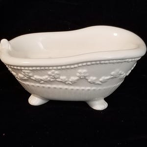 Darling Vintage Ceramic Bathtub Trinket / Soap / Vanity / Jewelry Dish - 5-3/4&quot; Long