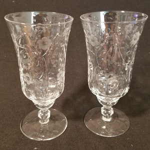 Gorgeous Detailed Clear Cut Crystal Wine Glass Set of 2: Beautiful Details