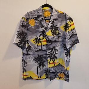Vintage RARE Royal Creations Brand Hawaii / Hawaiian Shirt: Stunning Pattern Men&#39;s Large - Excellent Condition
