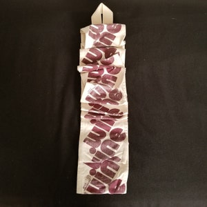 Good Intentions Cloth Wine Holder con percha de tela - Único de la década de 1980