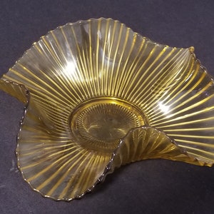 vintage Mid Century Flowing Amber Glass Serving / Candy / Babiole / Plat / Bol