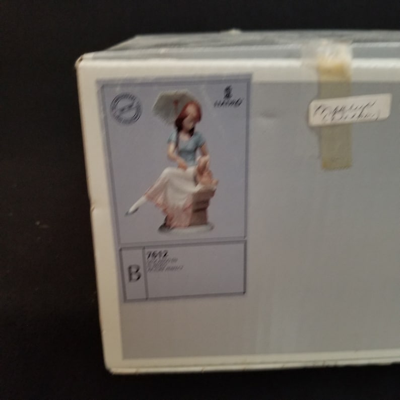 Lladro Picture Perfect #7612 Figure Mint in Original Box  Collector/'s Society Hallmarked on Bottom