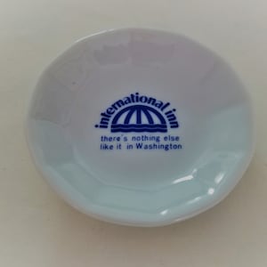 International Inn Washington DC: Ashtray / Trinket / Change Dish - Excellent Condition