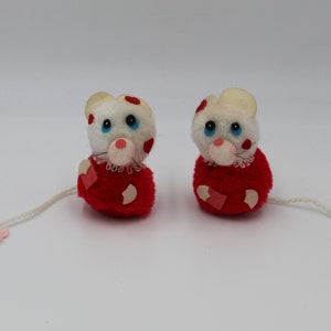 Ensemble vintage de souris en peluche Russ Berrie : bonnets pour la Saint-Valentin 1978