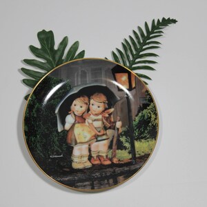 Vintage M.J. Hummel Collector Plate