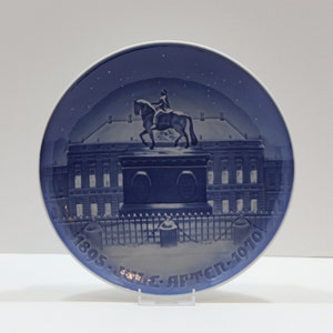 Vintage Bing & Grondahl Christmas Plate: 1895 Jule Aften, Amalienborg Palace