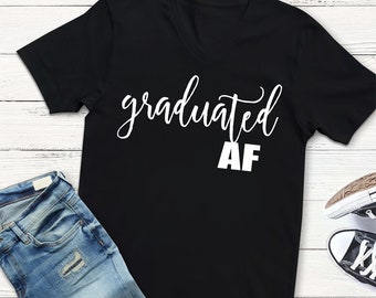 Grad - 2018 camicia - 2018 graduazione camicia - AF è laureato camicia - camicia per camicia Senior - camicia per il college senior - af - v collo camicia