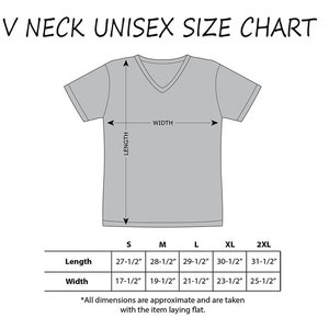 Op de afbeelding: Maattabel voor een unisex V-hals T-shirt. De tabel toont de afmetingen in inches voor lengte en breedte voor de maten S, M, L, XL en 2XL.