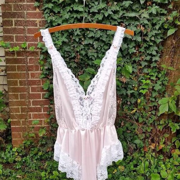 Vintage 80's Tosca Lingerie of California/ Vintage 80's Pink Teddy Lingerie/ White Lace Pink Roses/ Snap Crotch