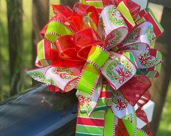 Christmas Bow in Red, White, and Green, Featuring Wreath and Jelly Ribbon. Perfect for Mailbox, Door, and Wreath.