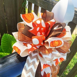 Lazo de otoño con cinta de alambre de calabaza: decoración para coronas y buzones imagen 1