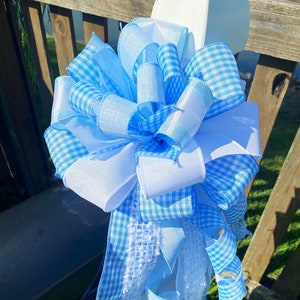 Lazo para bebé niño en cinta de cuadros azules y blancos. Perfecto para buzón, puerta y corona.