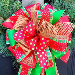 Kerststrik in rood en groen met strik van een kerstboom. Perfect voor brievenbus, deur en krans.