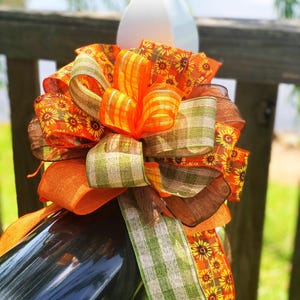 Lazo de otoño con girasoles: decoración de farolillos y coronas