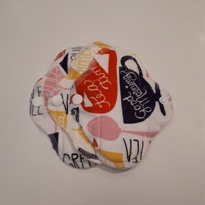 Set di 3 PantyLiner riutilizzabili / Pad mestruali riutilizzabili con borsa da viaggio bagnata