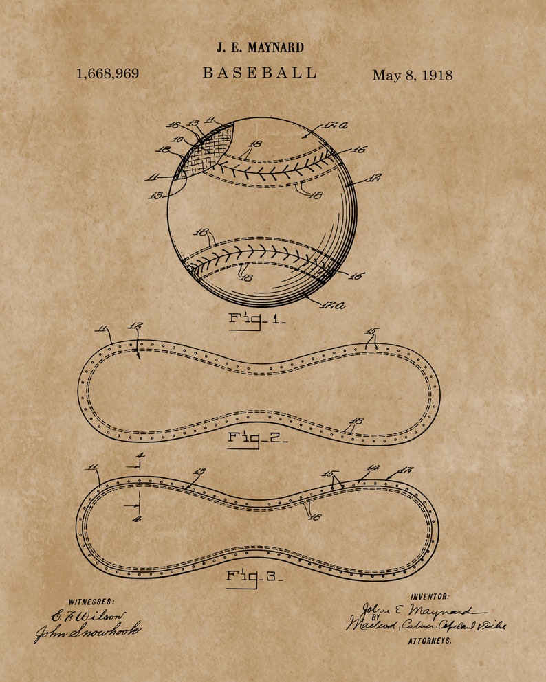 Pu&ograve; includere: Illustrazione di brevetto di baseball vintage su carta invecchiata. Il diagramma mostra una palla da baseball con dettagli di cucitura e contorni dei pannelli. Il testo include "J.E. Maynard Baseball" e la data "8 maggio 1918".