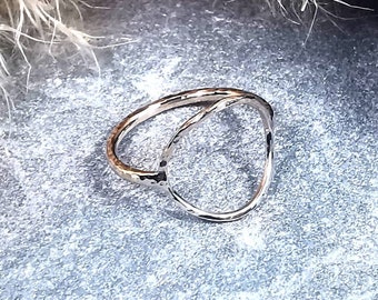 9ct Gold Filled Open Circle Ring. Minimalistic Ring, Modern Contemporary Geometric