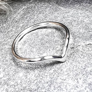 Sterling Silver Wishbone Chevron Ring. Geometric Minimalistic Modern Jewellery Stacking Rock and Feather
