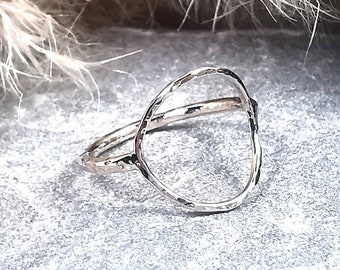 Bague circulaire géométrique en argent sterling. Bague minimaliste, moderne contemporaine