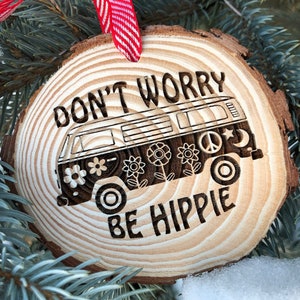 Holz Weihnachtsschmuck Don&#39;t Worry Be Hippie, VW Bus, Microbus, Volkswagen, Weihnachtsornament, Espen, rustikaler Ornament, handgefertigt