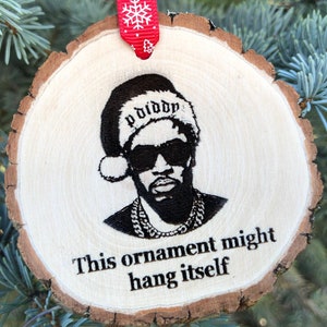 Este enfeite pode se pendurar sozinho Enfeite de Natal de madeira, P Diddy, Puff Daddy, Epstein, Sean, Natal engraçado, Hilário, Ridículo, Rir