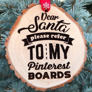 Lieber Santa Pinterest Pinwand Ornament, Holzscheibe, Weihnachtsmann Wunschliste, lustiges Geschenk, Freundin, Frau, Weihnachten Humor, rustikal, freie Personalisierung